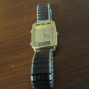 Beautiful 1980 Seiko H249–5010 men’s gold plated dress watch. Analog not working